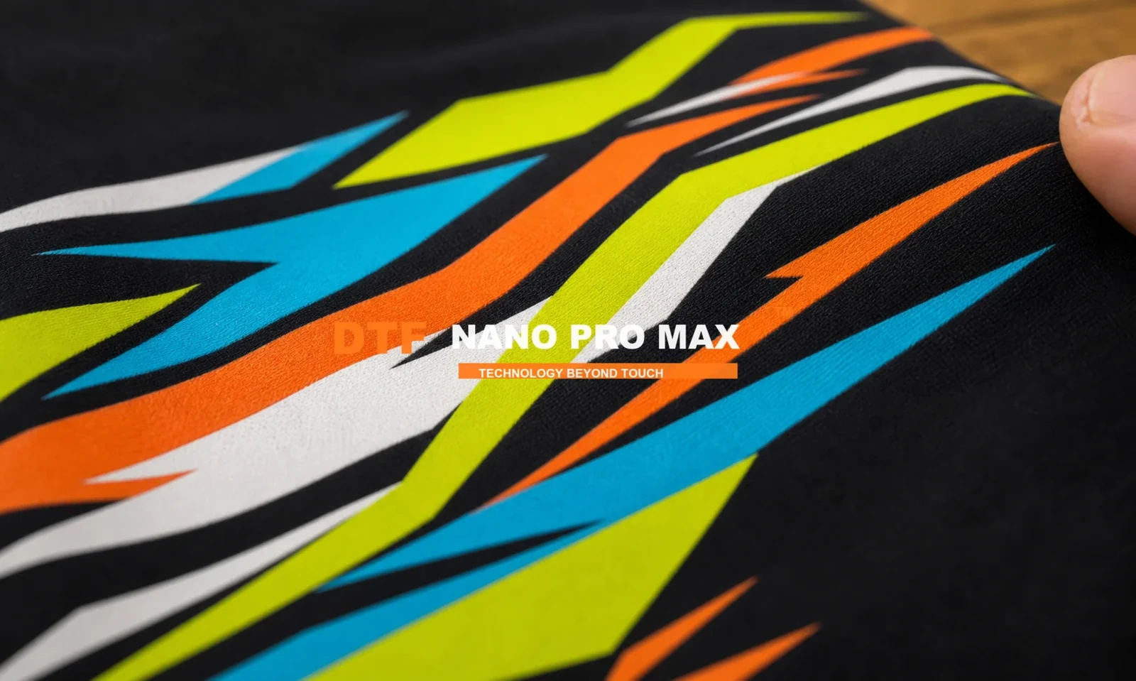 Detalhe macro do acabamento DTF Nano Pro Max — produto estrela do Forte Printers Group